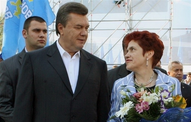 Чета Януковичей. Фото с сайта job-sbu.org