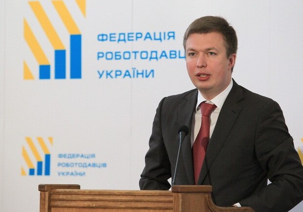 Первый заместитель губернатора Таруты Андрей Николаенко. Фото с сайта dmitryfirtash.com.