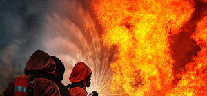 В Макеевке горит здание районного суда