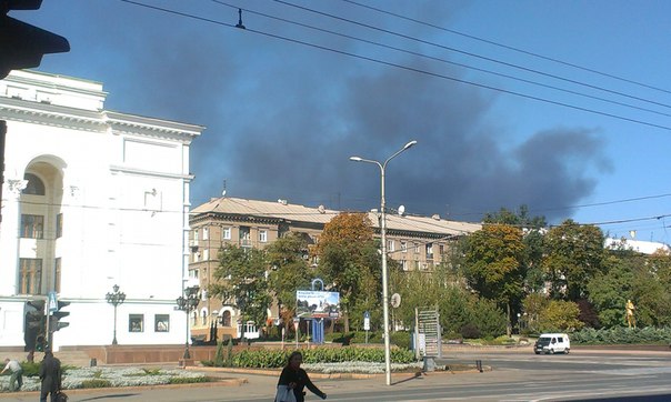 Новость - События - Фотофакт: дым из аэропорта виден с разных районов Донецка