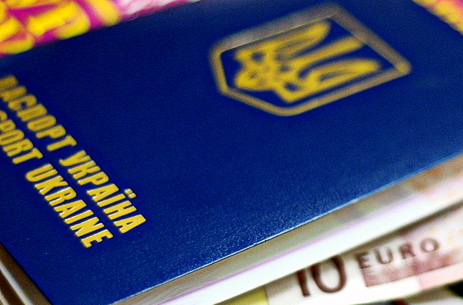 Загранпаспорт для жителей зоны АТО. Фото с сайта zn.ua