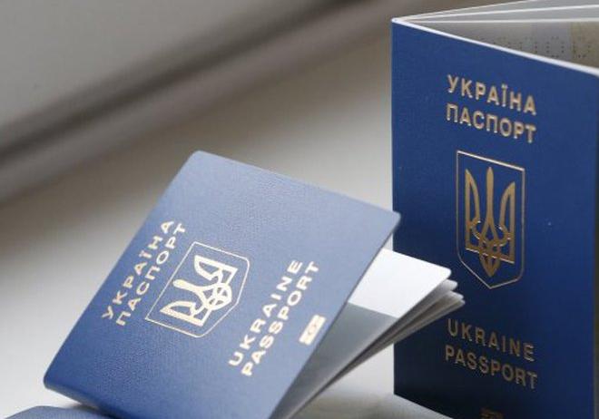 Новость - События - Будь в курсе: Кабмин запретил оформлять украинские паспорта в форме книжки