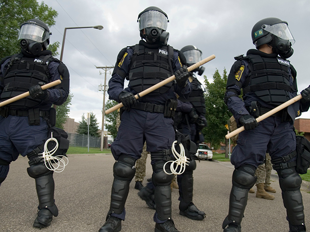 Новость - События - Получишь в ответ: транспортная полиция теперь может использовать дубинки и шокеры