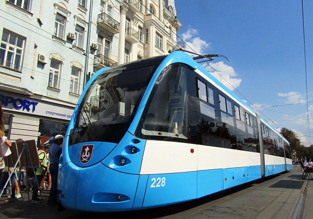 Новость - События - В Виннице кондуктор изменил свою фамилию в честь трамвая, на котором он работает
