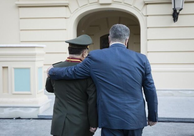 Новость - События - Порошенко уволил с военной службы министра обороны Степана Полторака