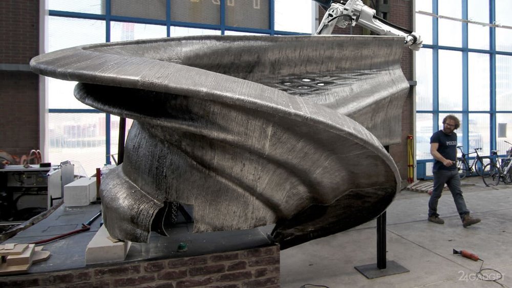 Новость - События - Впервые в истории: в Нидерландах установили стальной 3D-печатный мост