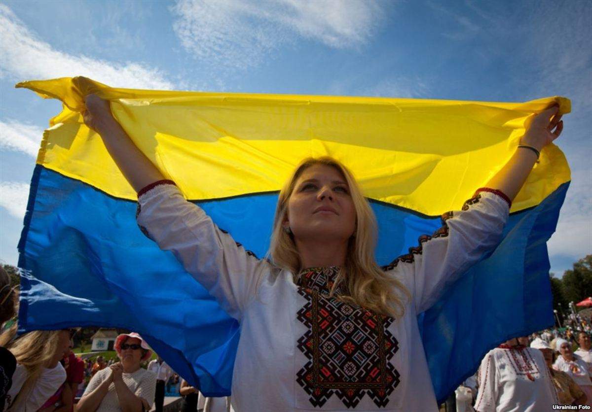 Новость - События - Во время инаугурации Владимира Зеленского заметили перевернутые флаги Украины: что это значит?