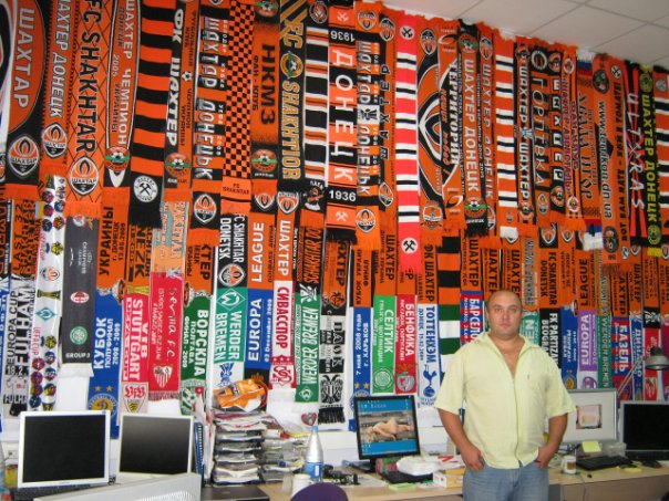 Первый шарф появился у любителя в недалеком 2008 году. Фото из архива Дмитрия Кузнецова