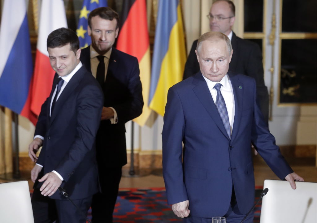 Новость - События - А как по-другому: Зеленский прокомментировал рукопожатие с Путиным