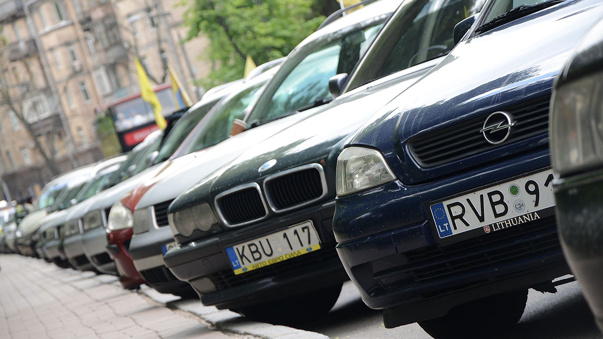 Новость - Транспорт и инфраструктура - Для "евробляхеров": украинцы смогут декларировать свои автомобили на растаможку в режиме "онлайн"