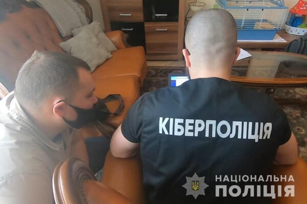 Воровали данные платежных карт: в Одессе задержали кибермошенников фото 1